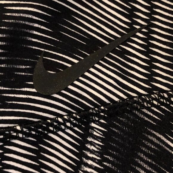 Nike Women's Legendary Waves' Dri-fit Training Capris Size XS EUC - Picture 2 of 9